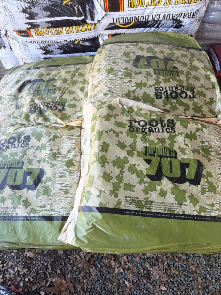 Roots Organics 707 (3.0 cu ft)